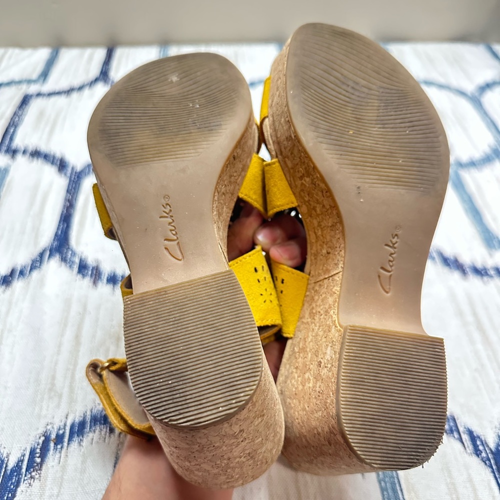 Clarks Yellow Sandals - Picture 5 of 7